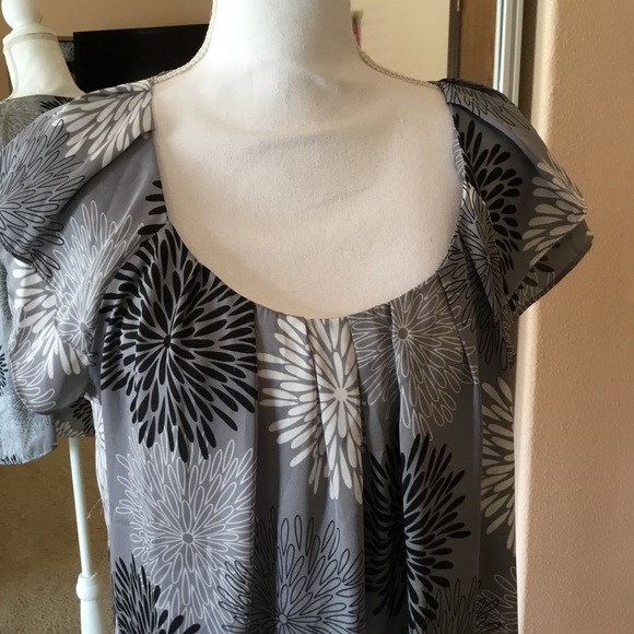 🛍️2/$20 Set of 2 cap sleeve blouses - Picture 4 of 4